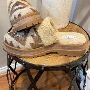 Women’s slip on shoes